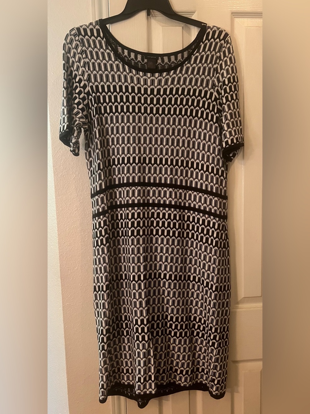 Ann Taylor Black & White Patterned Knit Dress